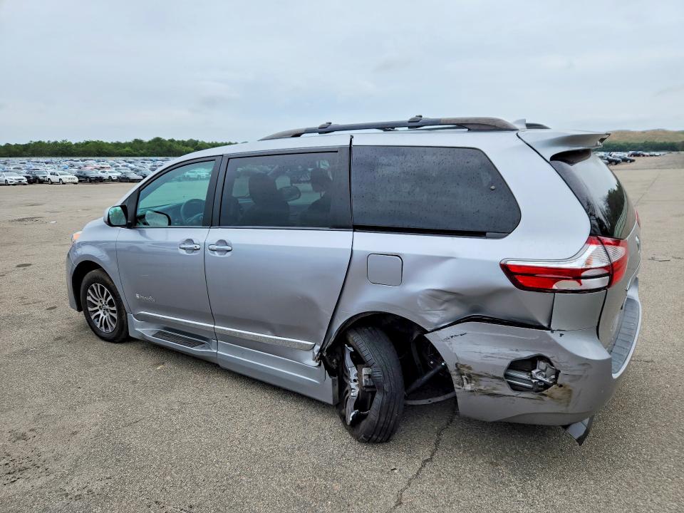Photo 2 from auction – 2018 TOYOTA SIENNA with VIN 5TDYZ3DC0JS914505