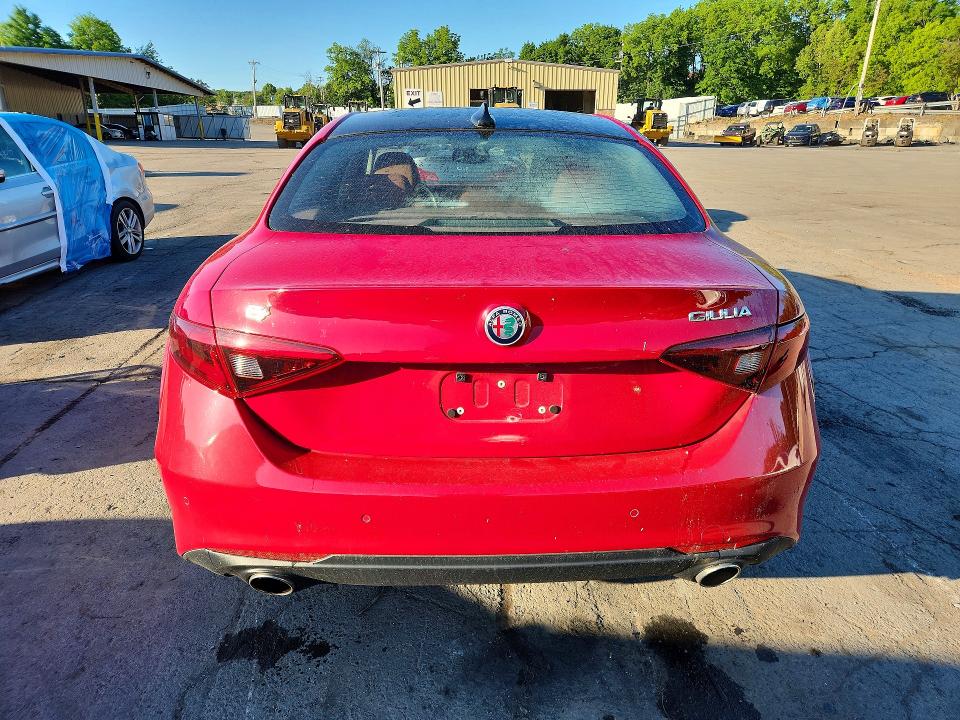 Photo 6 from auction – 2019 ALFA ROMEO GIULIA with VIN ZARFANAN7K7601579