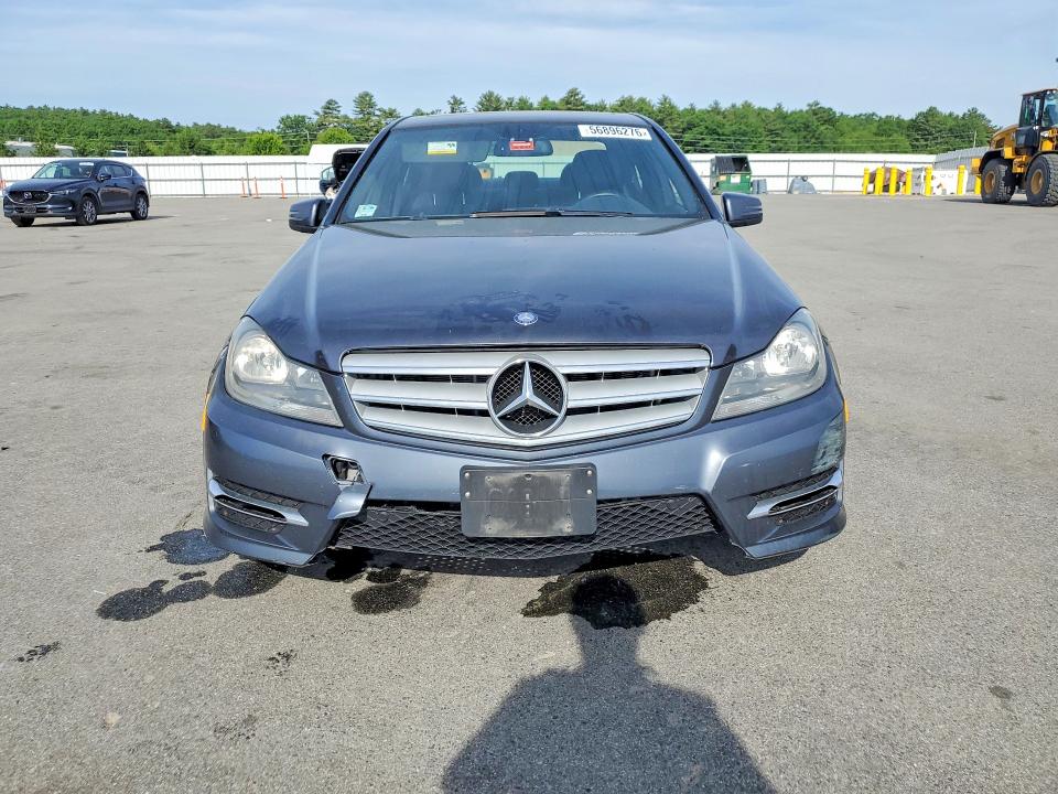 Photo 5 from auction – 2013 MERCEDES-BENZ C with VIN WDDGF8AB2DR279468