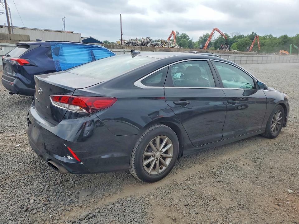 Photo 3 from auction – 2019 HYUNDAI SONATA with VIN 5NPE24AF4KH737038