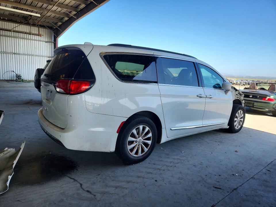 Photo 3 from auction – 2017 CHRYSLER PACIFICA with VIN 2C4RC1BG1HR535399