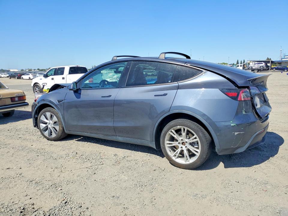 Photo 2 from auction – 2020 TESLA MODEL Y with VIN 5YJYGDEFXLF011337
