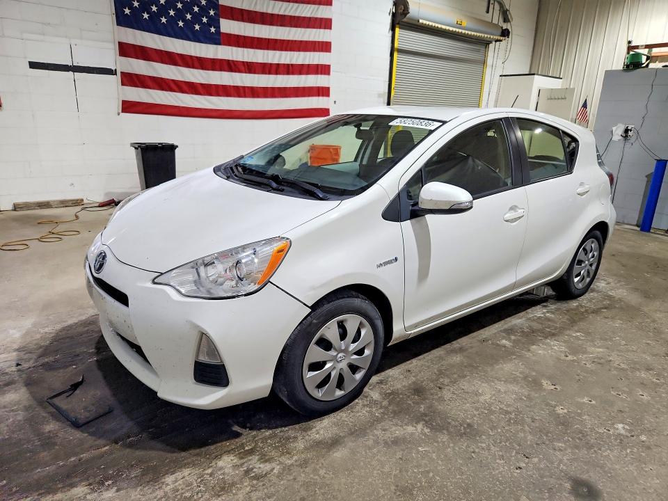 TOYOTA PRIUS C 2014 with VIN JTDKDTB3XE1567601 - Photo from auction