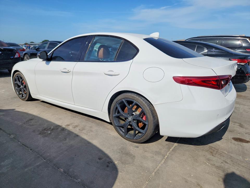Photo 2 from auction – 2019 ALFA ROMEO GIULIA with VIN ZARFAMAN7K7622765