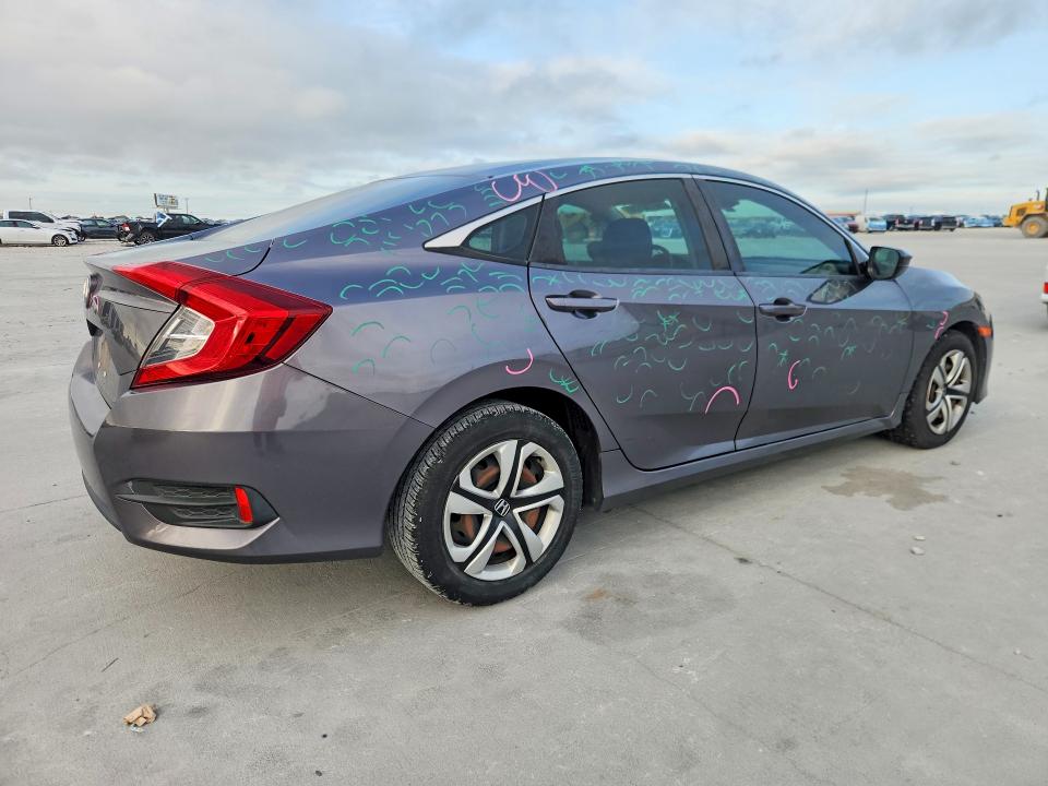 Photo 3 from auction – 2018 HONDA CIVIC with VIN 19XFC2F67JE039704