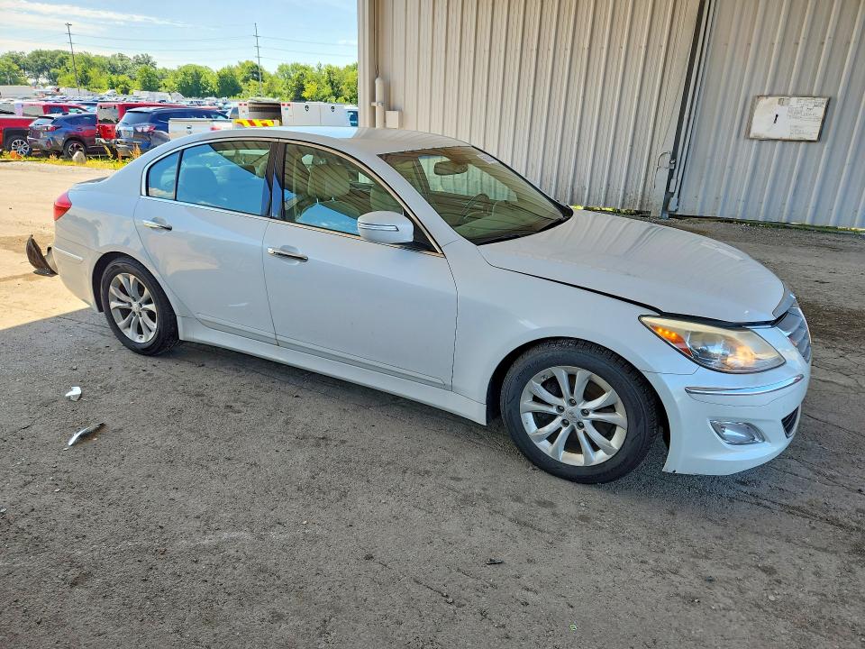Photo 4 from auction – 2013 HYUNDAI GENESIS with VIN KMHGC4DD4DU240401
