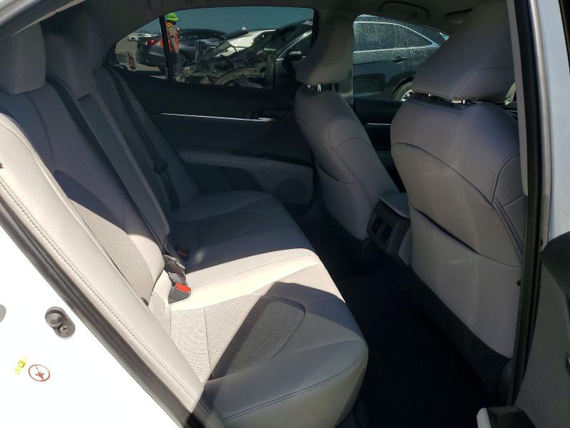 Photo 10 from auction – 2018 TOYOTA CAMRY with VIN 4T1B61HK2JU005967