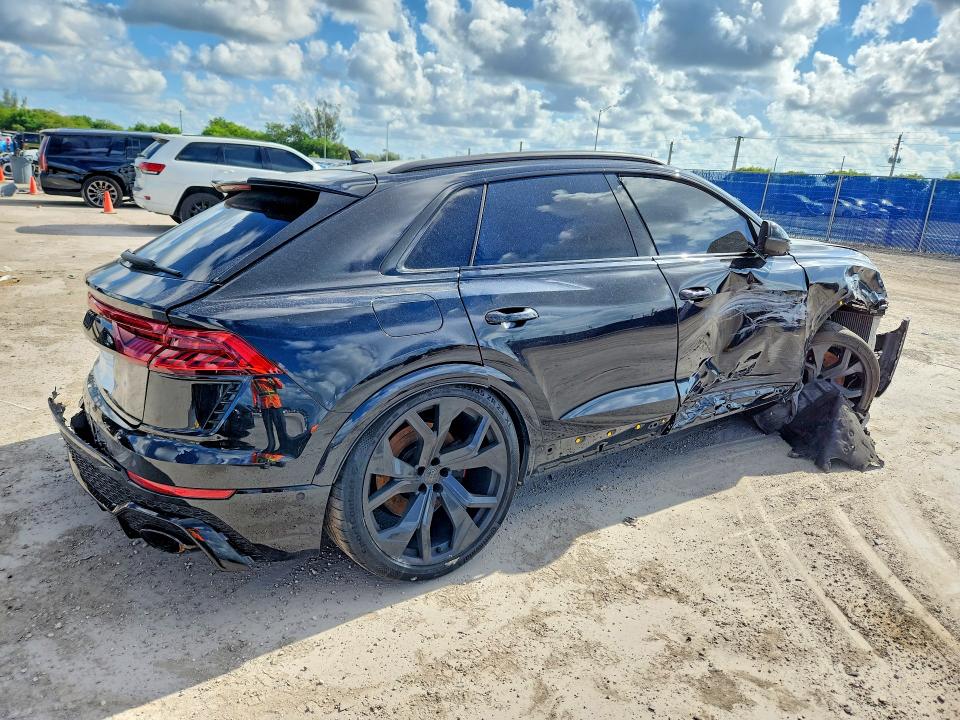 Photo 3 from auction – 2021 AUDI RS Q8 with VIN WU1ARBF11MD027392