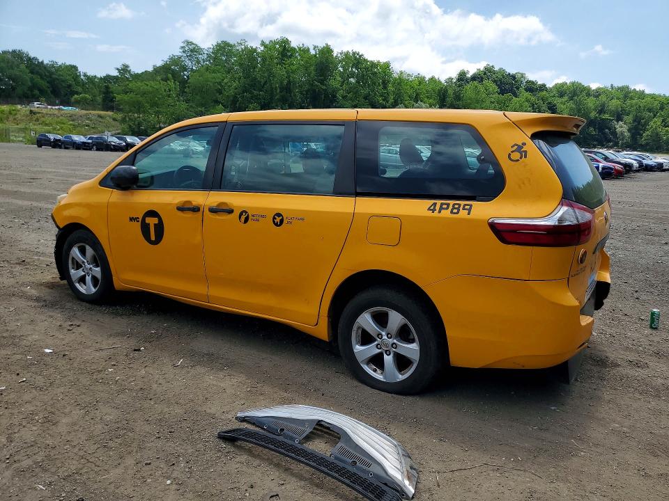 Photo 2 from auction – 2017 TOYOTA SIENNA with VIN 5TDZZ3DC2HS845895