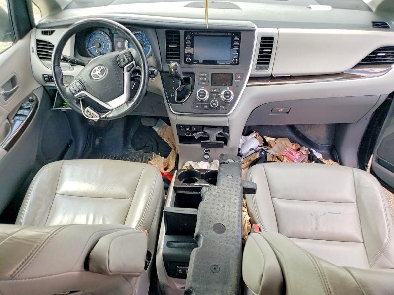 Photo 8 from auction – 2018 TOYOTA SIENNA with VIN 5TDYZ3DC2JS923402