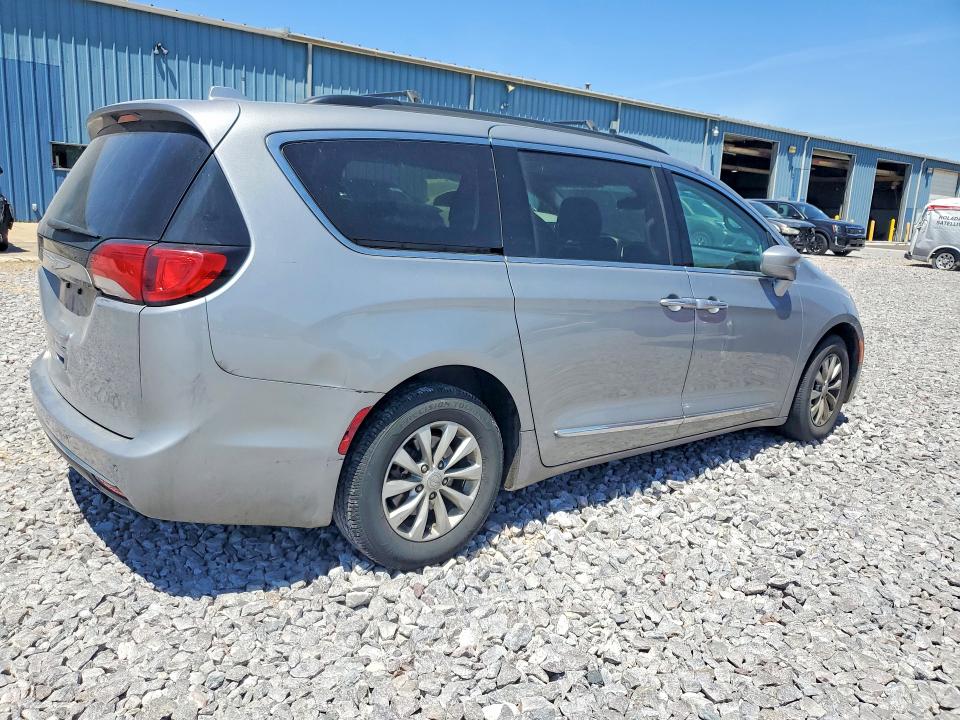 Zdjęcie 3 z aukcji – 2017 CHRYSLER PACIFICA z VIN 2C4RC1BG3HR540605