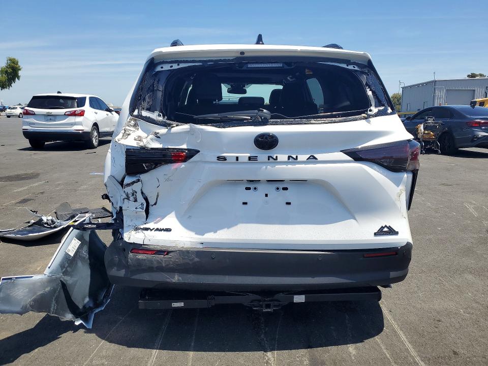 Photo 6 from auction – 2026 TOYOTA SIENNA with VIN 5TDCSKFC2TS259823