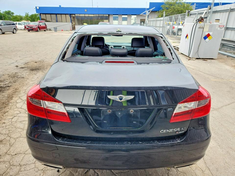 Photo 6 from auction – 2013 HYUNDAI GENESIS with VIN KMHGC4DH2DU246801
