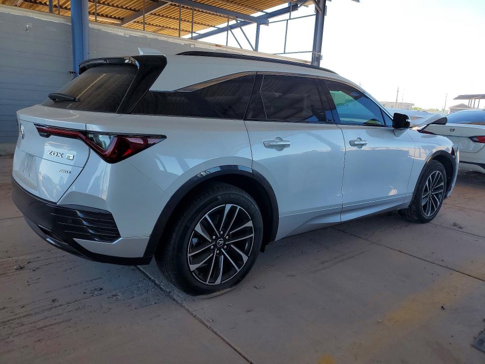 Photo 3 from auction – 2024 ACURA ZDX with VIN 4W5KHNRL6RZ506827