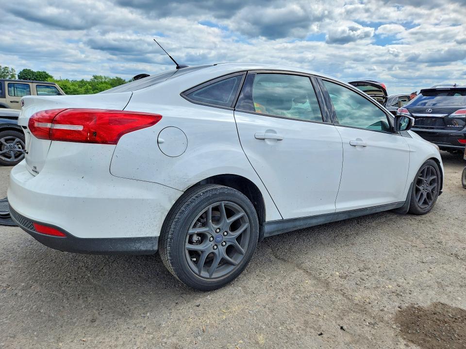 Photo 3 from auction – 2016 FORD FOCUS with VIN 1FADP3F21GL209382