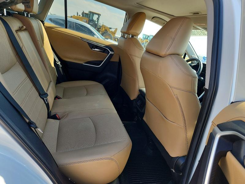 Photo 11 from auction – 2021 TOYOTA RAV4 with VIN 2T3N1RFV0MW141260