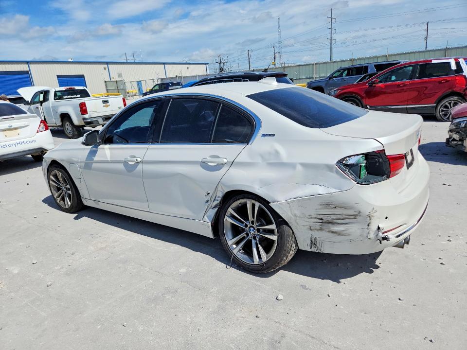 Снимка 2 от търг – 2017 BMW 330E с VIN WBA8E1C30HA156770