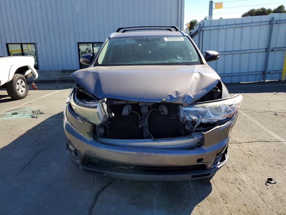 Photo 5 from auction – 2015 TOYOTA HIGHLANDER with VIN 5TDJKRFHXFS190783