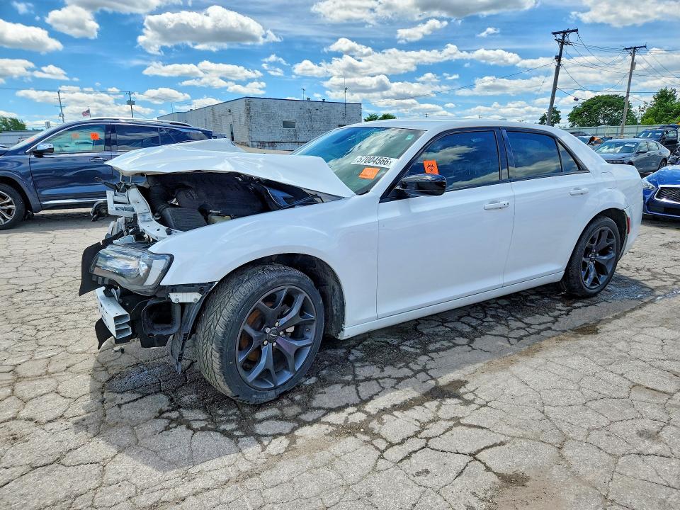 CHRYSLER 300 2022 with VIN 2C3CCAAG7NH134324 - Photo from auction