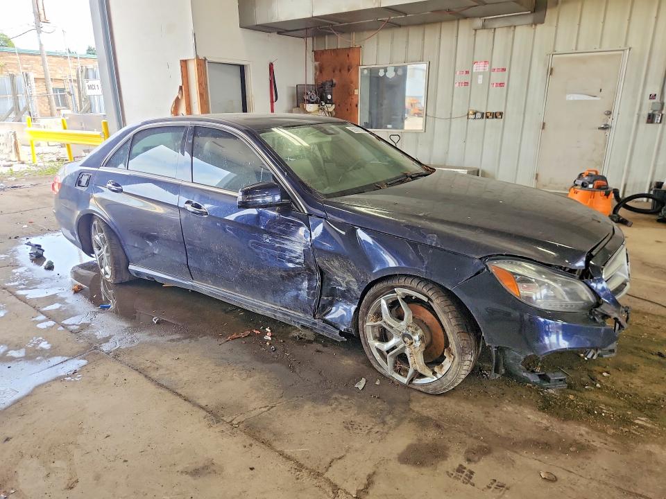 Photo 4 from auction – 2016 MERCEDES-BENZ E with VIN WDDHF8JB9GB268730