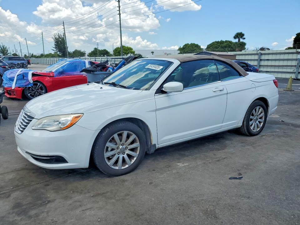 CHRYSLER 200 2012 with VIN 1C3BCBEB8CN254122 - Photo from auction