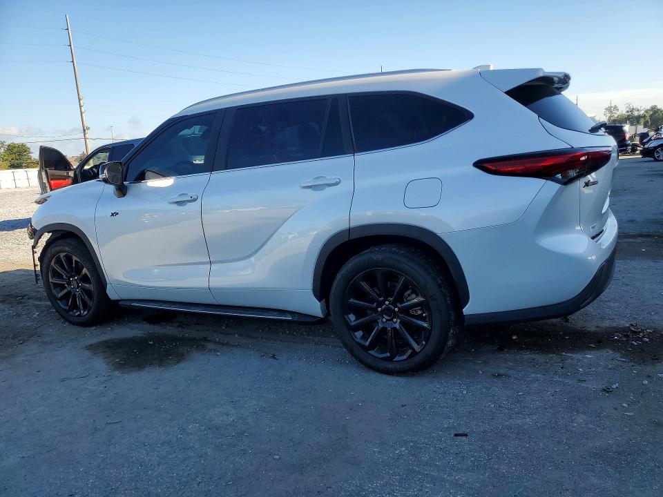 Photo 2 from auction – 2023 TOYOTA HIGHLANDER with VIN 5TDKDRAH3PS032244