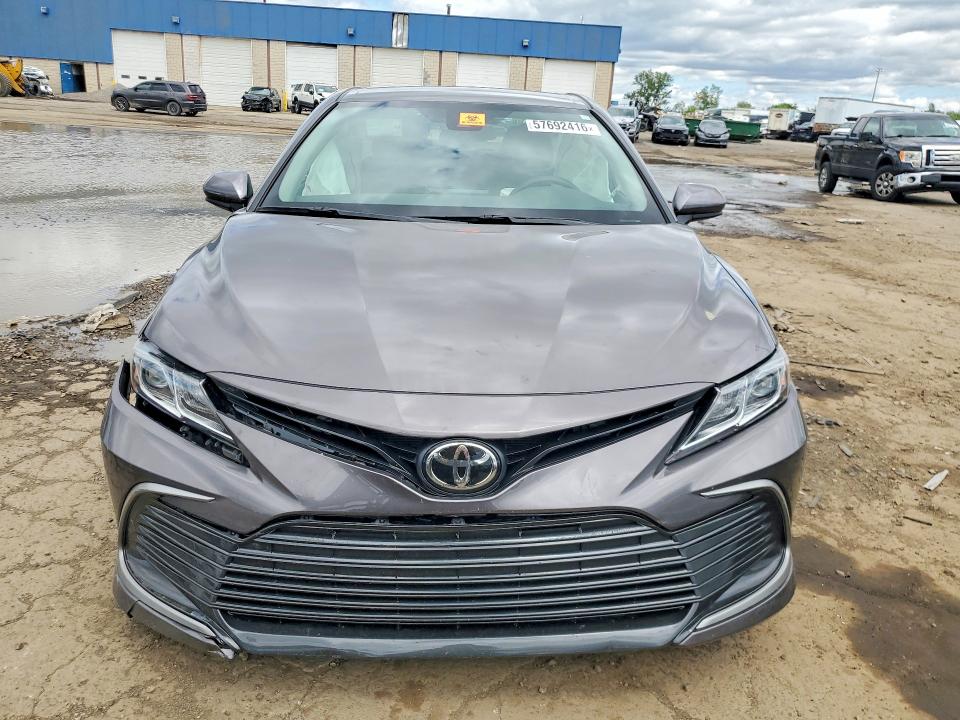 Photo 5 from auction – 2022 TOYOTA CAMRY with VIN 4T1C11AK6NU633517