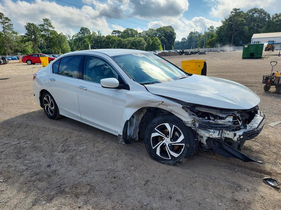 Photo 4 from auction – 2017 HONDA ACCORD with VIN 1HGCR2F31HA087415