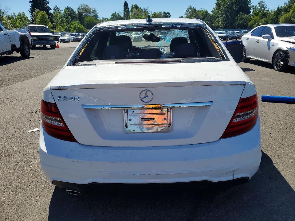 Photo 6 from auction – 2013 MERCEDES-BENZ C with VIN WDDGF4HB8DA800707