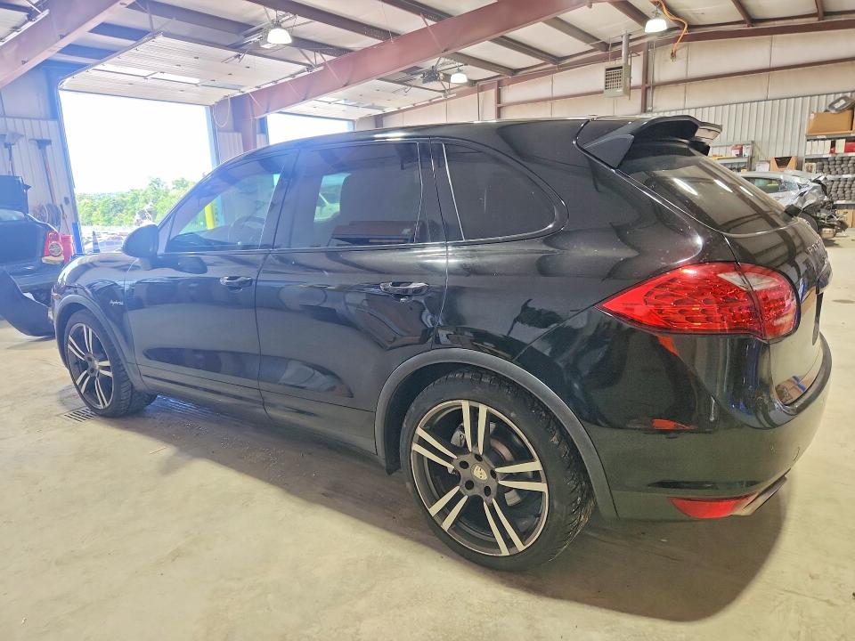 Photo 2 from auction – 2011 PORSCHE CAYENNE with VIN WP1AE2A28BLA92802