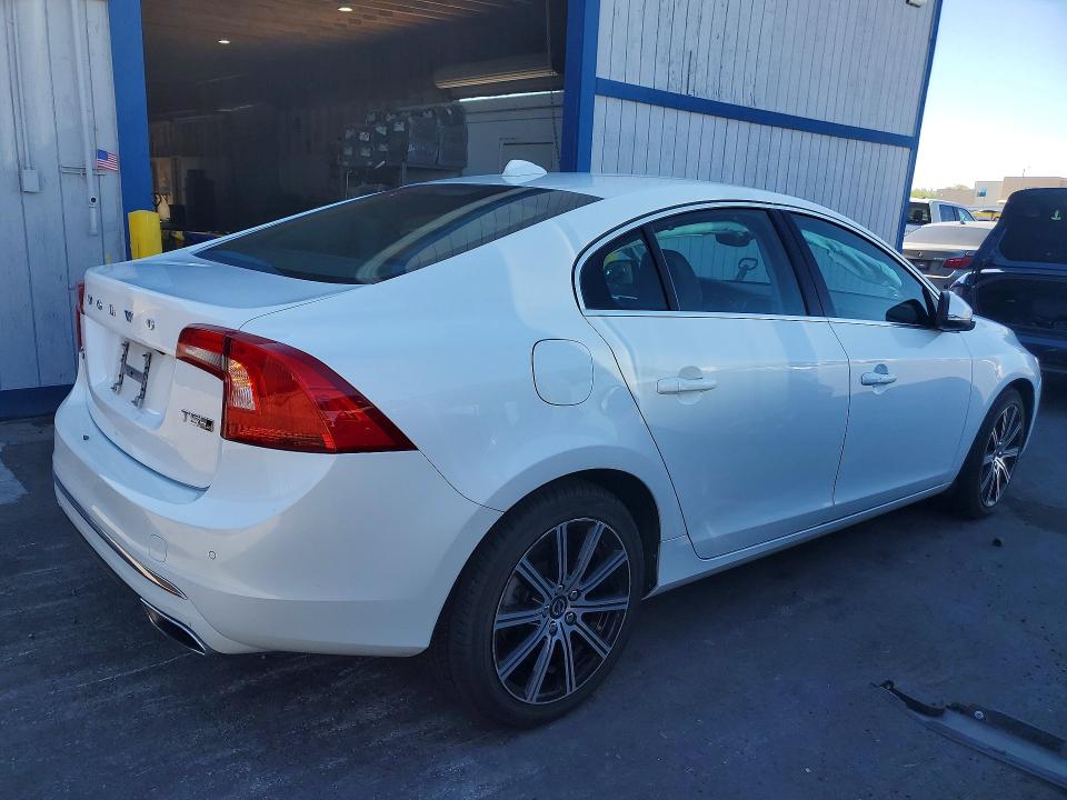 Photo 3 from auction – 2018 VOLVO S60 with VIN LYV402TK3JB167841