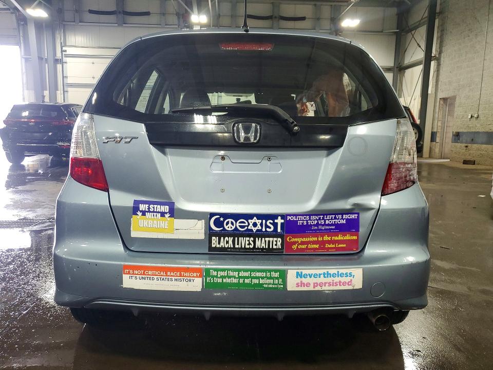 Photo 6 from auction – 2011 HONDA FIT with VIN JHMGE8H31BC025180