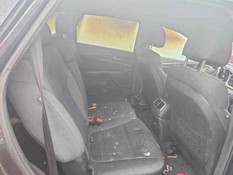 Photo 11 from auction – 2017 KIA SORENTO with VIN 5XYPGDA5XHG199768