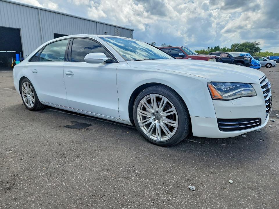 Photo 4 from auction – 2014 AUDI A8 with VIN WAURGAFD0EN004589