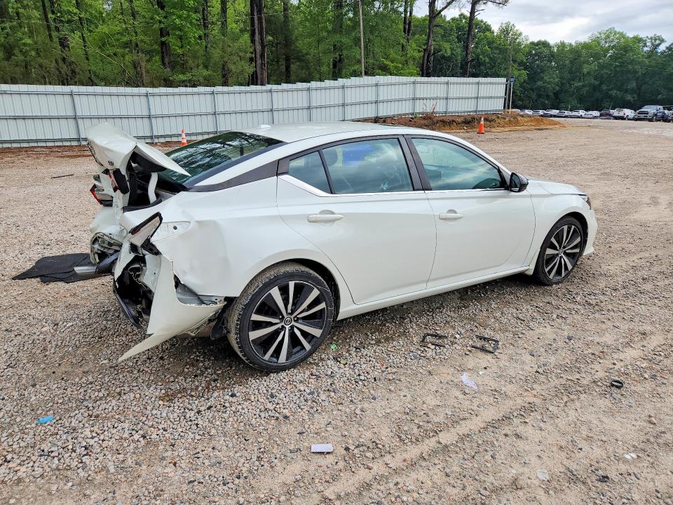 Photo 3 from auction – 2021 NISSAN ALTIMA with VIN 1N4BL4CW4MN384192