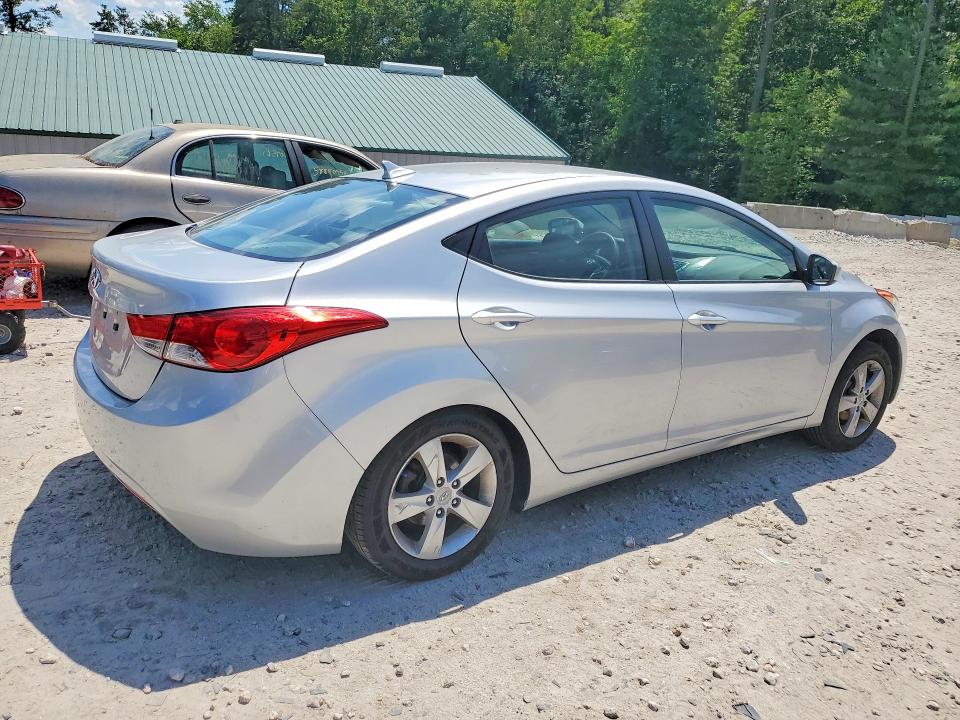 Photo 3 from auction – 2012 HYUNDAI ELANTRA with VIN KMHDH4AE3CU424048