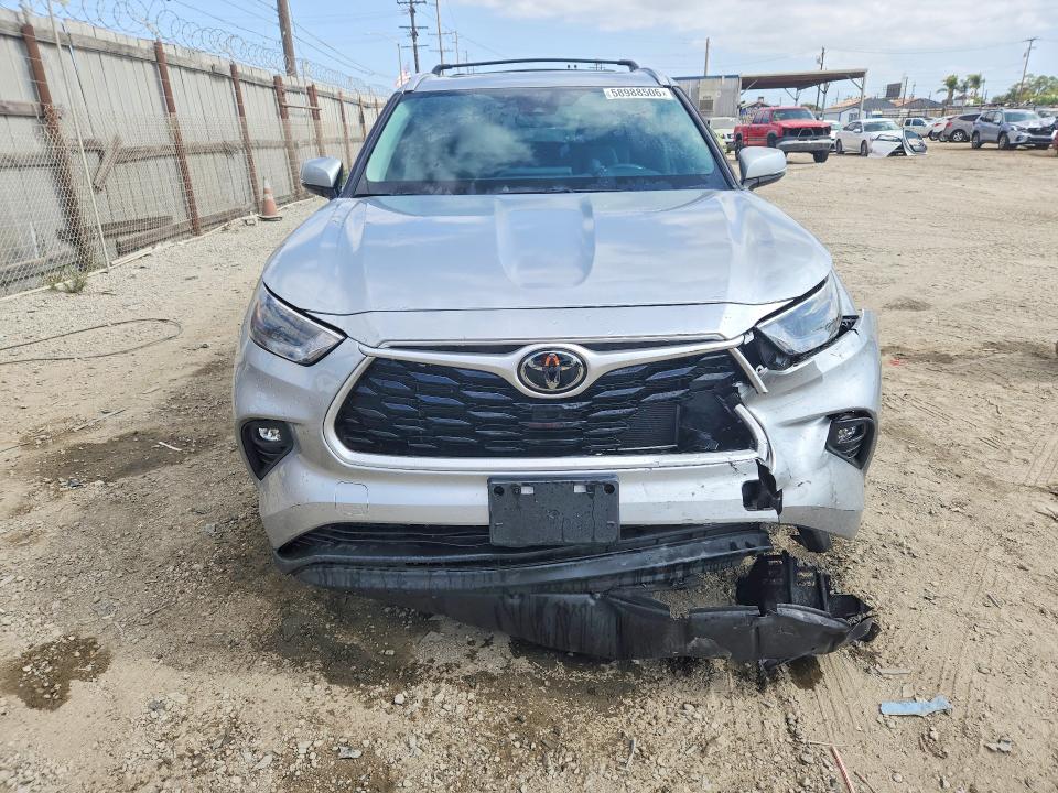 Photo 5 from auction – 2022 TOYOTA HIGHLANDER with VIN 5TDHZRAH3NS548080