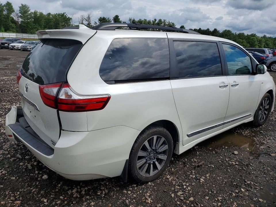 Photo 3 from auction – 2018 TOYOTA SIENNA with VIN 5TDDZ3DC5JS196612