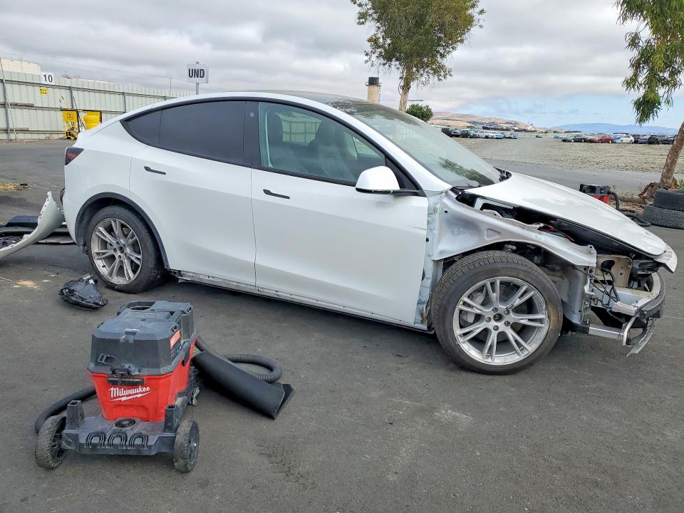Photo 4 from auction – 2023 TESLA MODEL Y with VIN 7SAYGAEE1PF740969