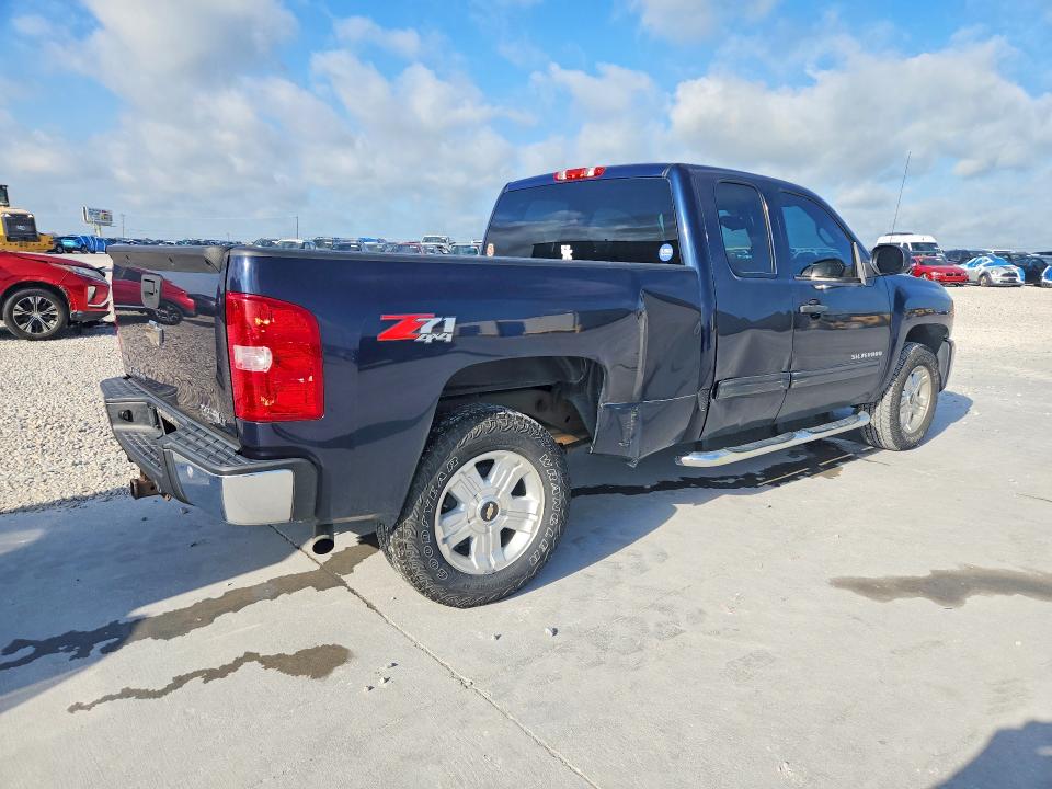 Photo 3 from auction – 2011 CHEVROLET SILVERADO with VIN 1GCRKSE39BZ455380