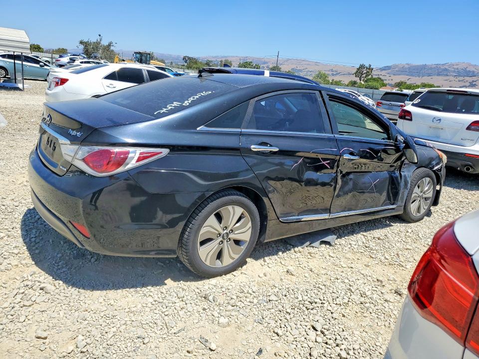 Photo 3 from auction – 2013 HYUNDAI SONATA with VIN KMHEC4A43DA097471