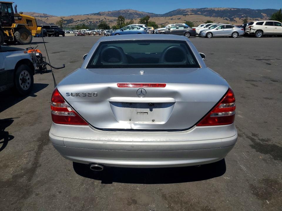 Photo 6 from auction – 2001 MERCEDES-BENZ SLK with VIN WDBKK65FX1F199140