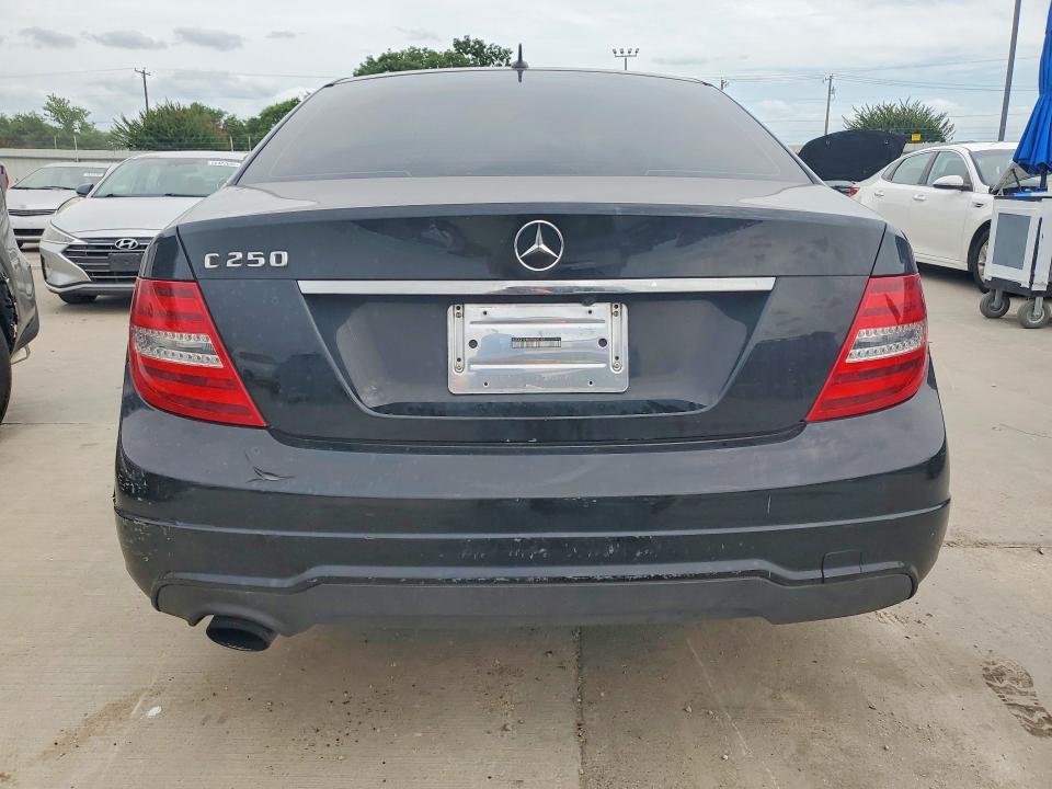 Photo 6 from auction – 2014 MERCEDES-BENZ C with VIN WDDGF4HB0ER305159