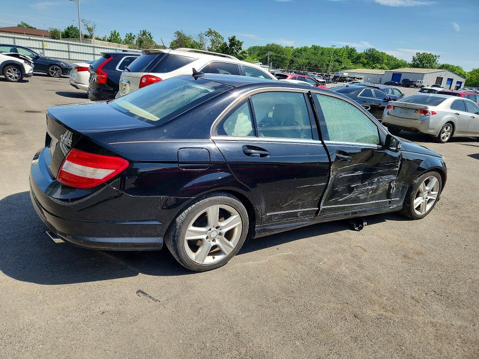 Photo 3 from auction – 2011 MERCEDES-BENZ C with VIN WDDGF8BB4BR150370