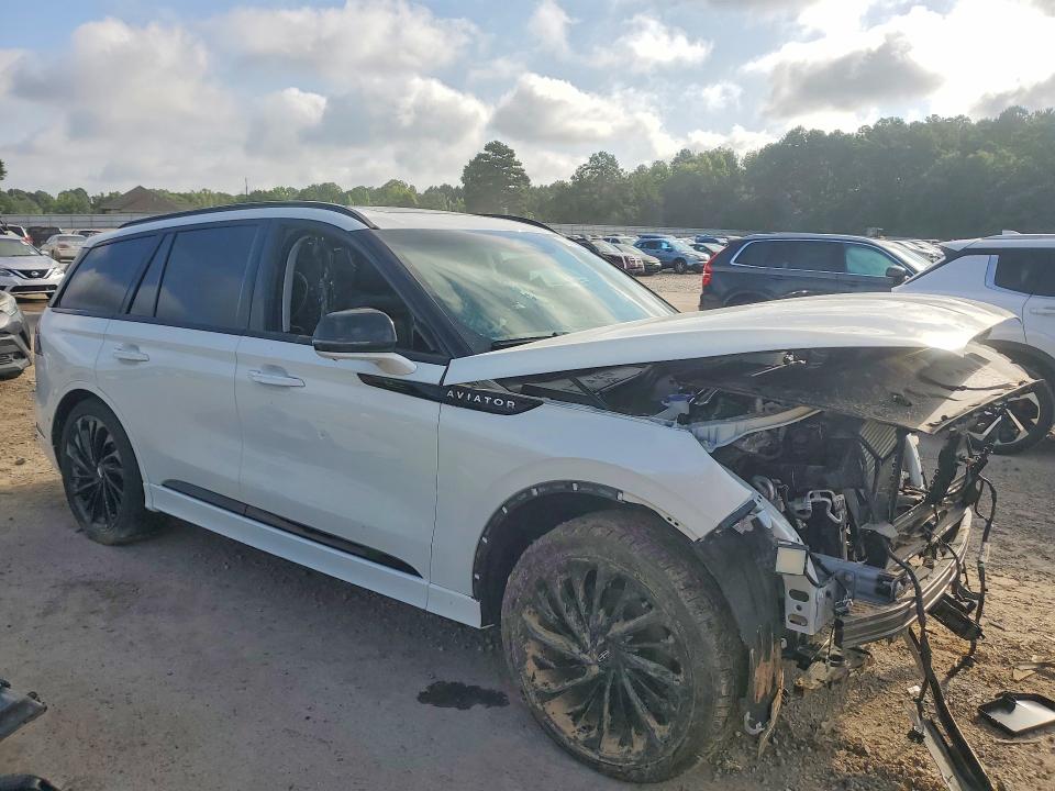 Photo 4 from auction – 2025 LINCOLN AVIATOR with VIN 5LM5J7WC1SGL34800