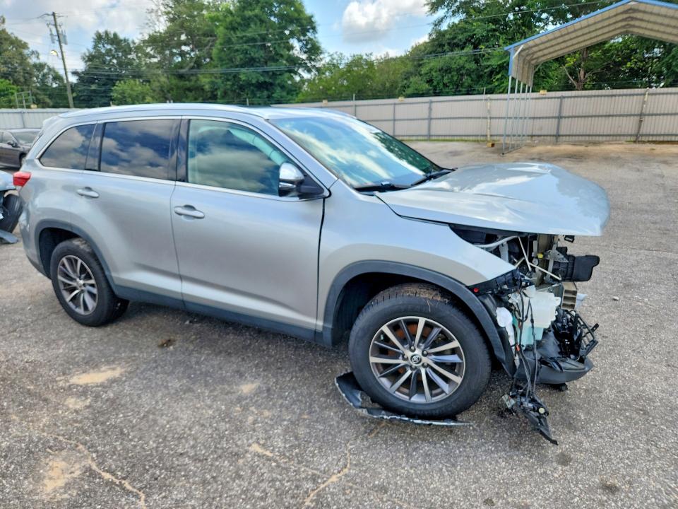 Photo 4 from auction – 2019 TOYOTA HIGHLANDER with VIN 5TDKZRFH4KS552410