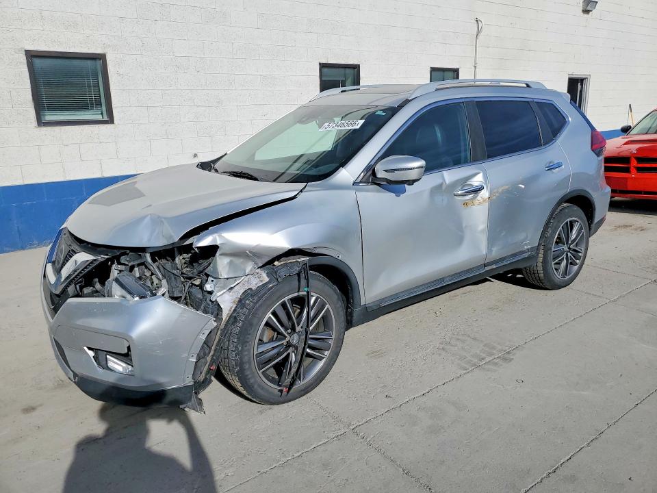 NISSAN ROGUE 2017 with VIN 5N1AT2MVXHC756647 - Photo from auction