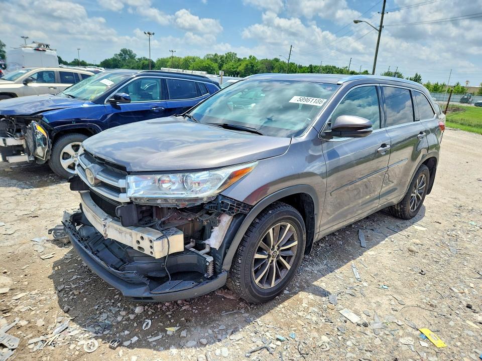 TOYOTA HIGHLANDER 2017 with VIN 5TDJZRFH4HS379508 - Photo from auction