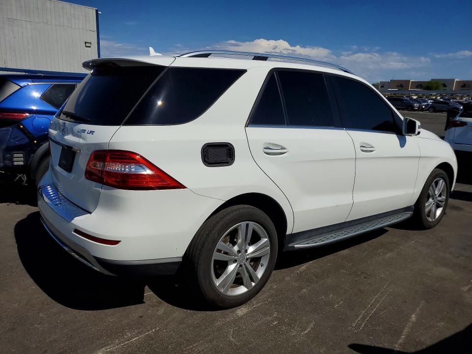 Photo 3 from auction – 2015 MERCEDES-BENZ ML with VIN 4JGDA5JBXFA618825