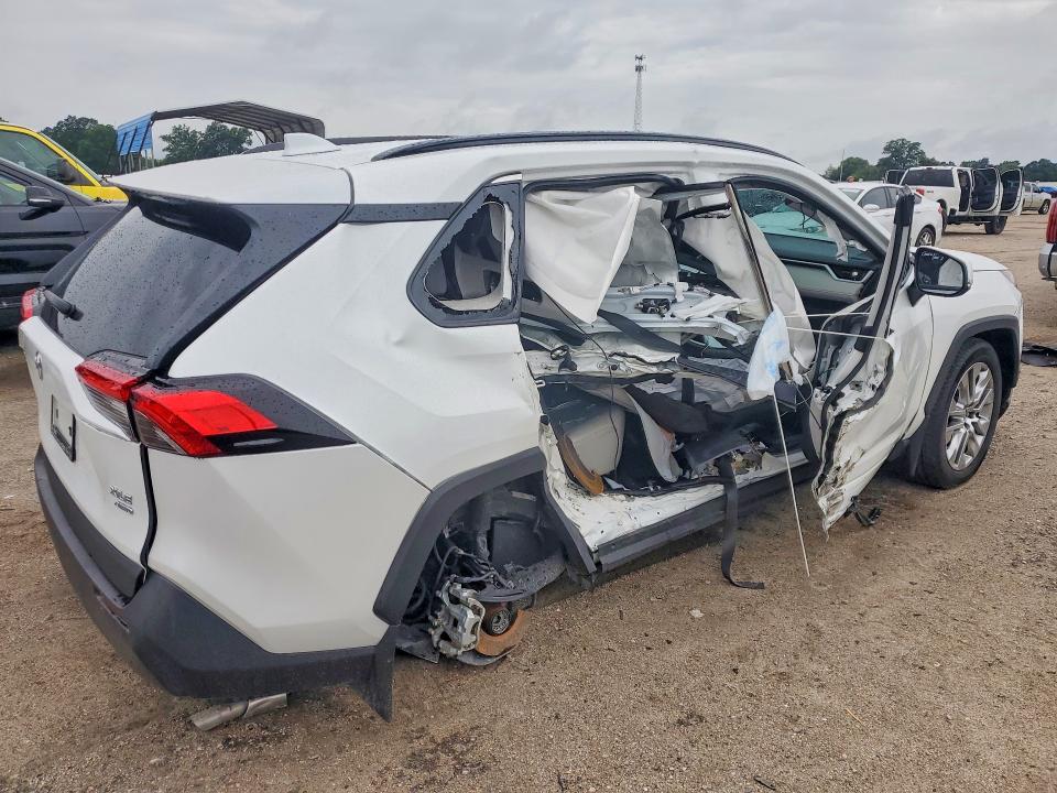 Zdjęcie 3 z aukcji – 2024 TOYOTA RAV4 z VIN 2T3A1RFV2RW431148